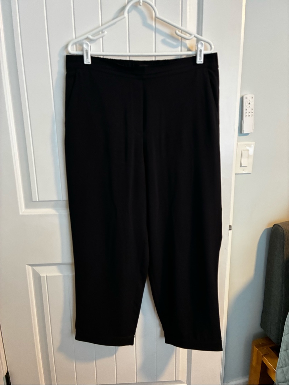 Theory Classic Black Cropped Pull-On Pants